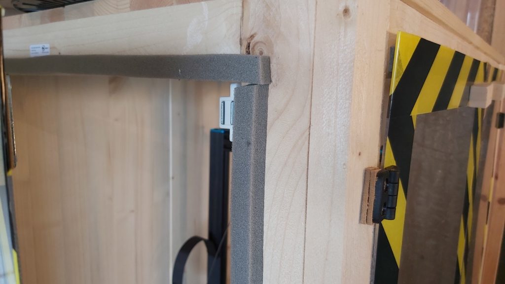 Basiskonstruktion Einhausung für 3d Drucker Nahaufnahme Türdichtung